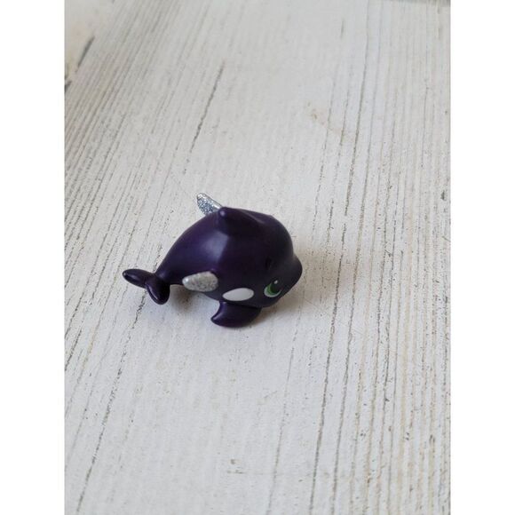 Mini purple dolphin wing glitter doll accessory pet toy figure - Picture 2 of 4